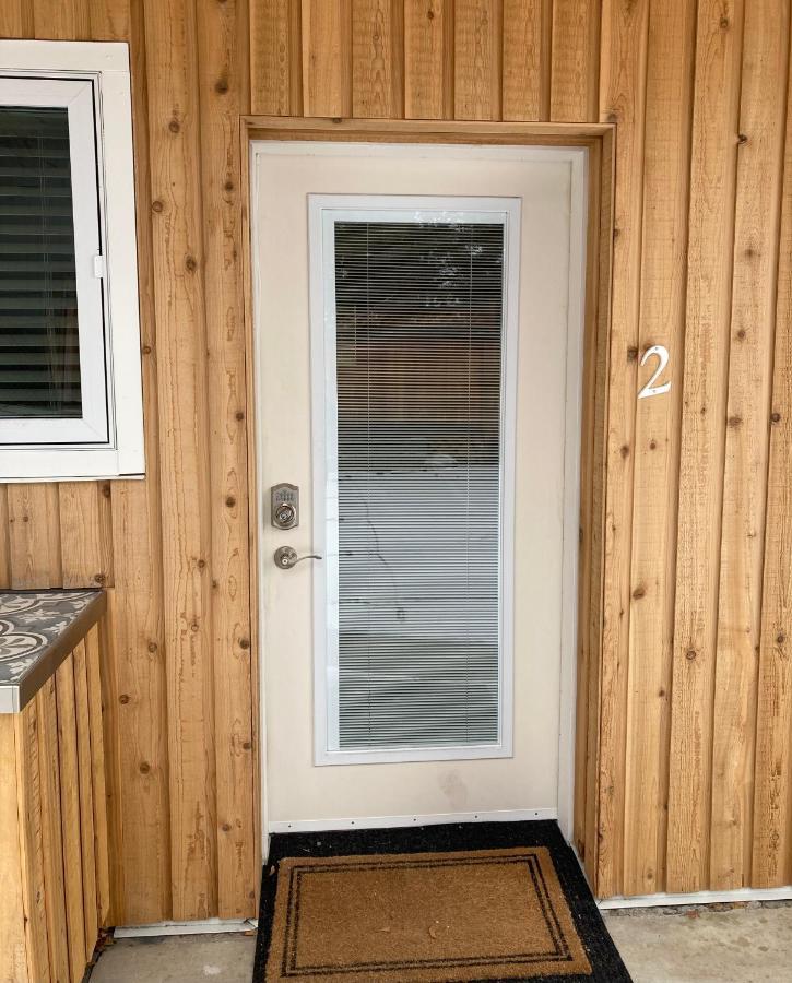 Bright Poolside Walkout Two Bedroom Basement Suite In The Okanagan Penticton Bagian luar foto