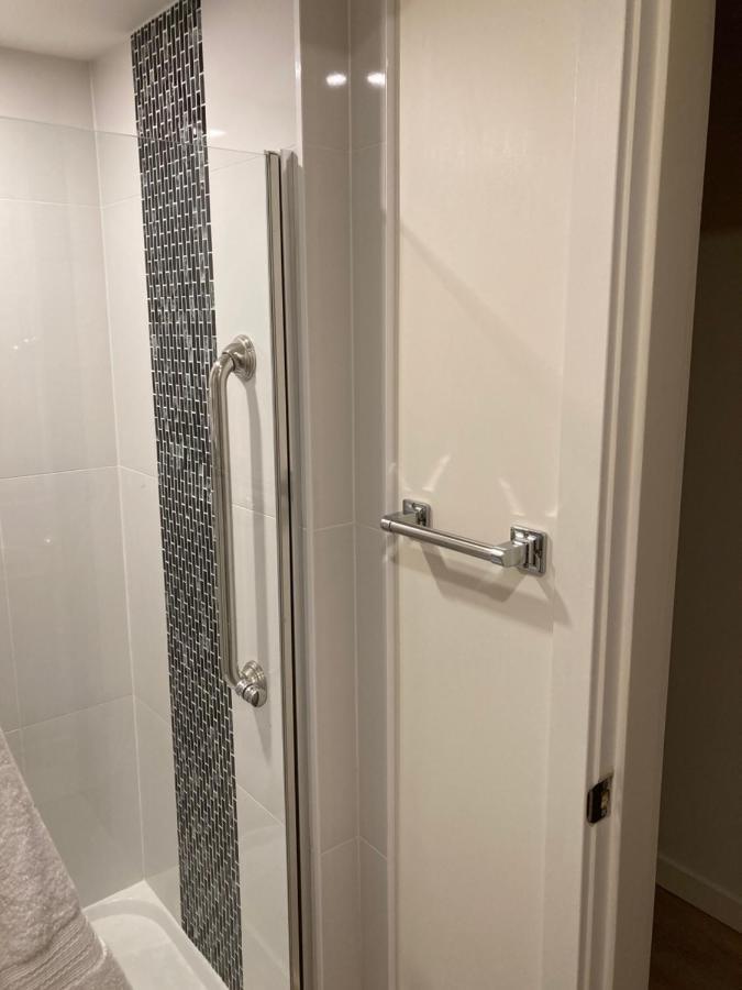Bright Poolside Walkout Two Bedroom Basement Suite In The Okanagan Penticton Bagian luar foto