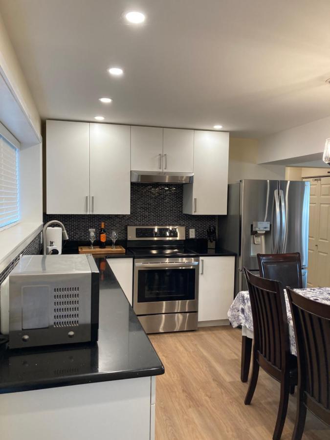 Bright Poolside Walkout Two Bedroom Basement Suite In The Okanagan Penticton Bagian luar foto