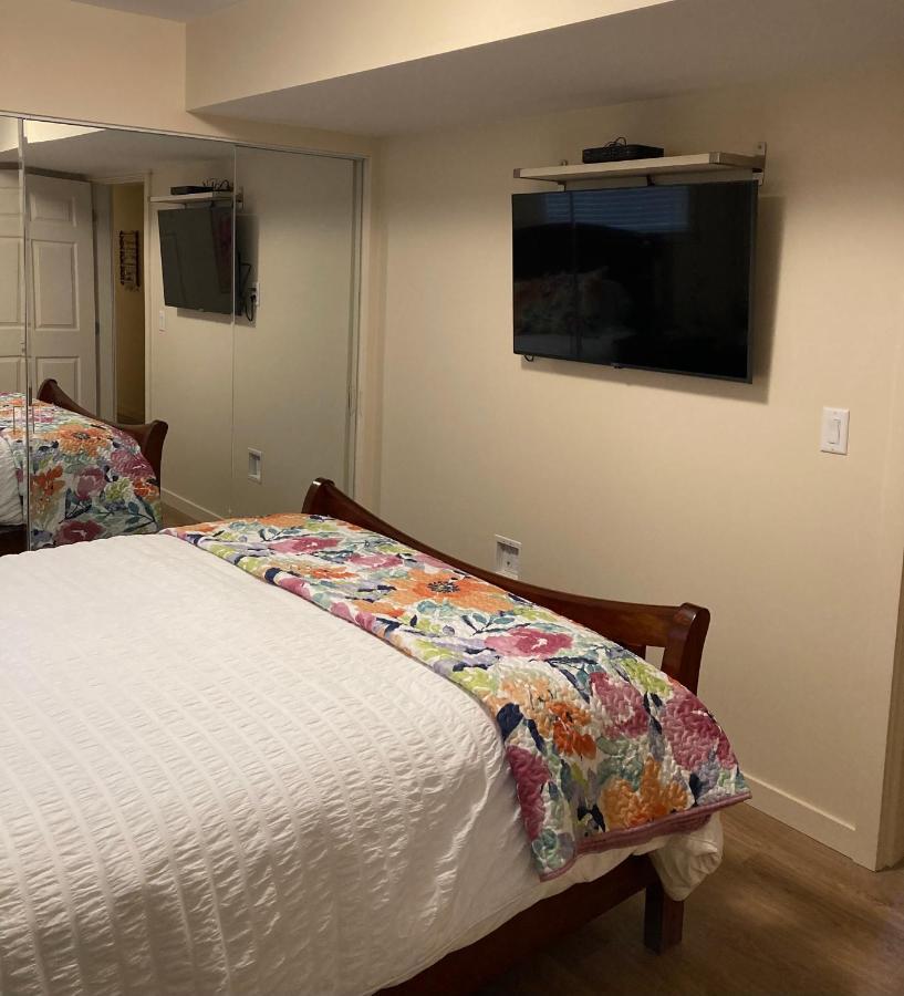 Bright Poolside Walkout Two Bedroom Basement Suite In The Okanagan Penticton Bagian luar foto