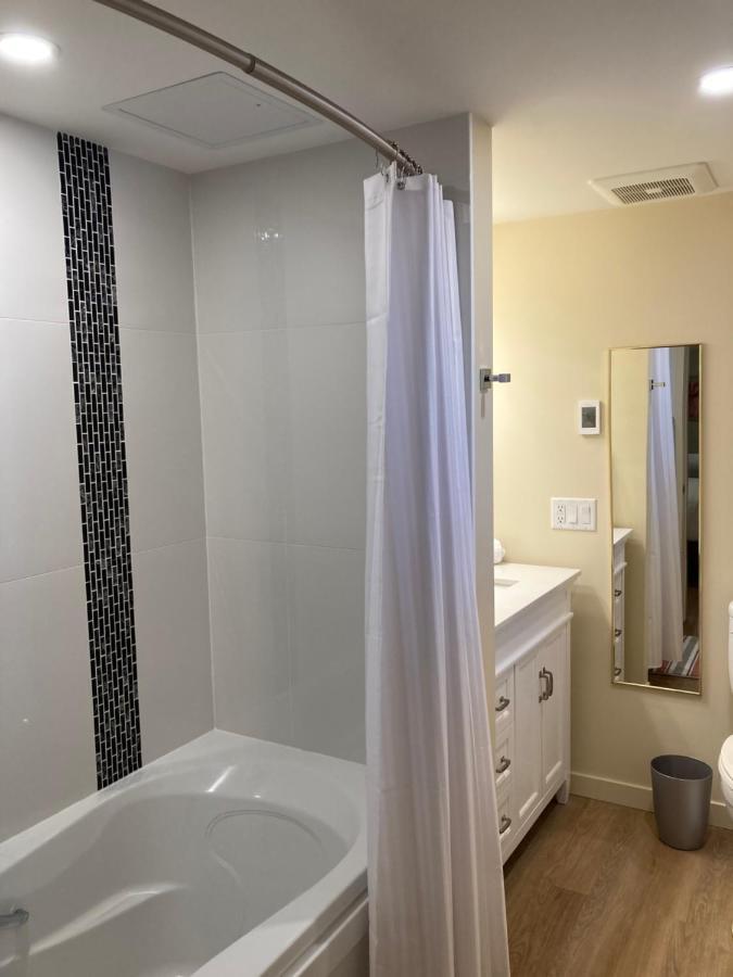Bright Poolside Walkout Two Bedroom Basement Suite In The Okanagan Penticton Bagian luar foto